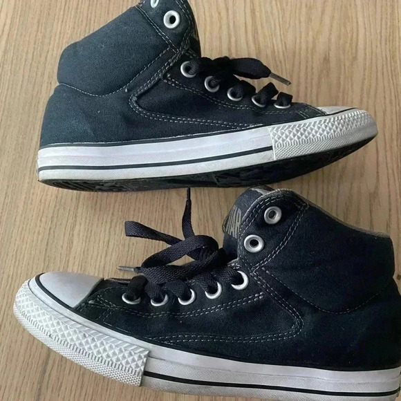 All Star ⭐️ Kids Unisex Tennis Shoes Size 4 - Picture 3 of 7